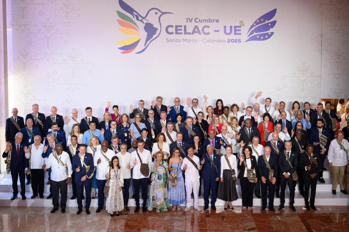 Delegaciones de América Latina, el Caribe y Europa llenaron Santa Marta durante la Cumbre CELAC–UE, impulsando el turismo, el empleo y el comercio local.