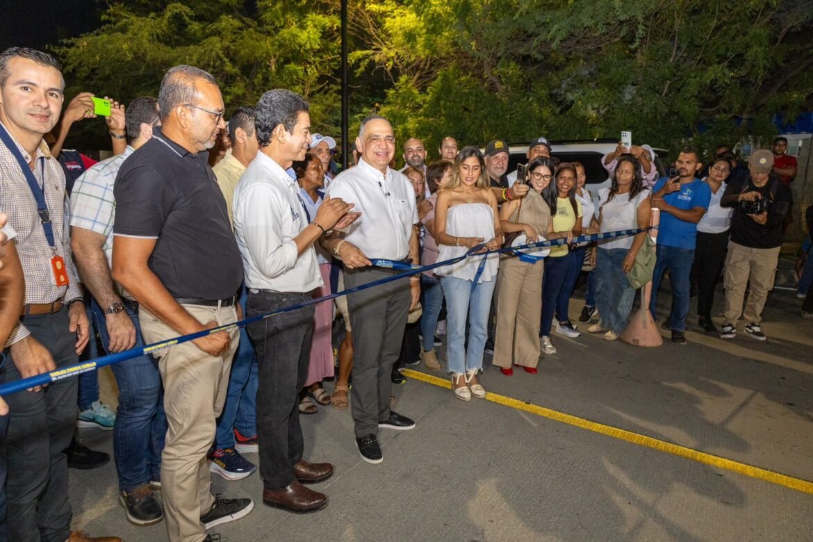 La nueva vía de acceso al Aeropuerto Simón Bolívar mejora la movilidad de residentes, turistas y trabajadores del sector, además de beneficiar a comunidades vecinas como pescadores y comerciantes.