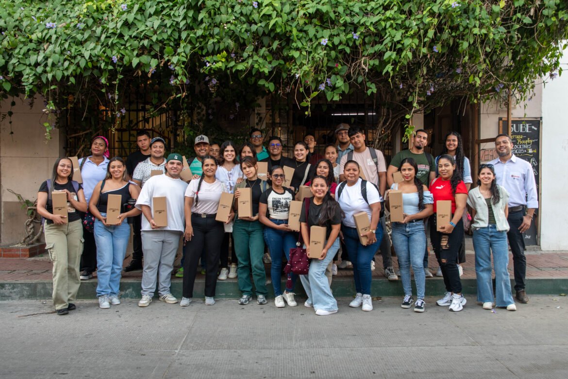 Jóvenes participantes fortalecen sus habilidades en los cursos de formación que impulsan nuevas oportunidades laborales en Santa Marta.