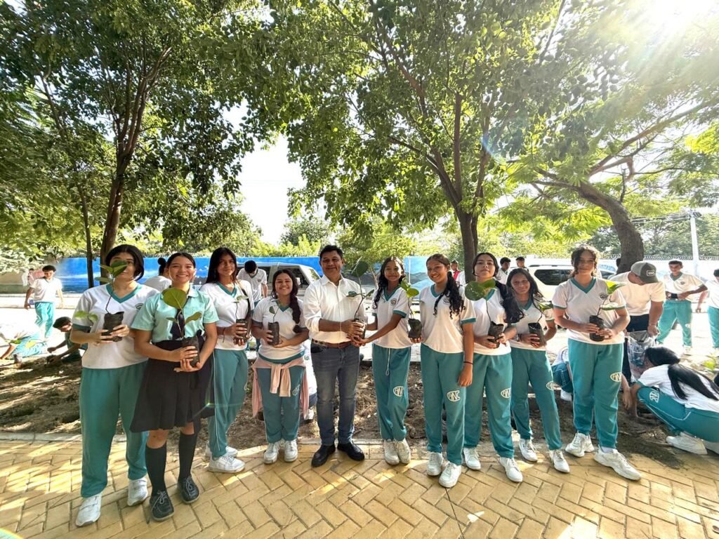 Corpamag impulsa la recuperación del río Manzanares con la siembra de mil árboles de uvita de playa