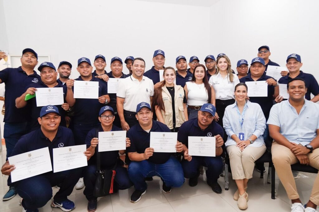 Certifican a 22 conductores de bus en competencias, gracias a la alianza entre el SENA y el SETP