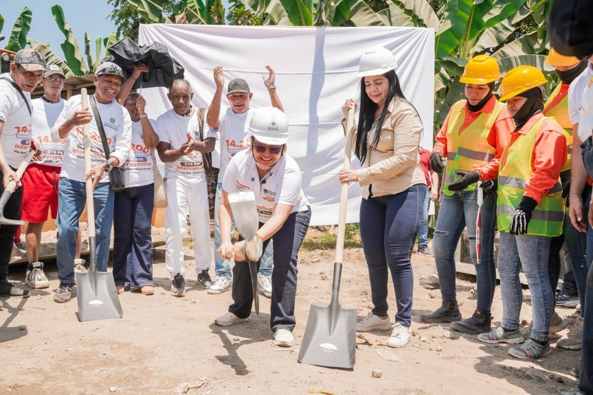 La gobernadora Margarita Guerra lideró la instalación de la primera piedra de la vía Sevilla–Guacamayal, en Zona Bananera, dando inicio a una obra clave para mejorar la movilidad y fortalecer la economía agrícola de la región.