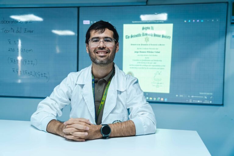 Él es Jorge Wilches, el científico plateño que fue incluido en una prestigiosa comunidad científica internacional