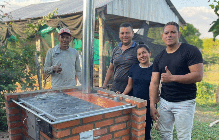 Corpamag lleva soluciones reales al campo: avanzan 88 estufas ecoeficientes en Ariguaní