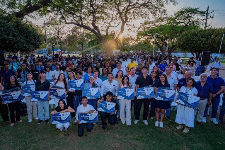 ¿Cuántos computadores entregó Unimagdalena a estudiantes de Talento Magdalena y Talento Santa Marta?