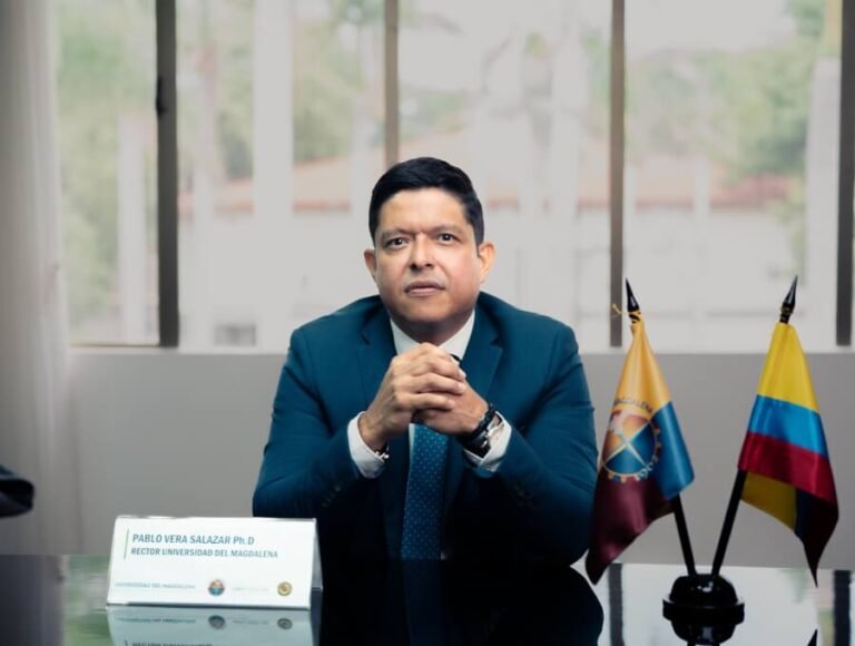 Rector Pablo Vera Salazar celebra aprobación de la modificación de la Reforma a la Ley 30