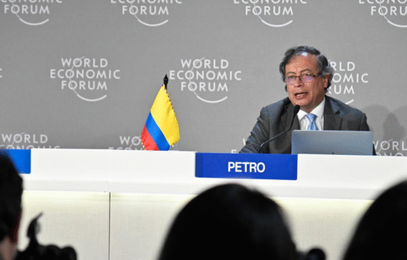 El presidente Gustavo Petro llega a Santa Marta en medio de la “Primera Conferencia para la Transición más allá de los Combustibles Fósiles”, que se realiza del 24 al 29 de abril, con agenda enfocada en energía, ambiente y reuniones con comunidades.