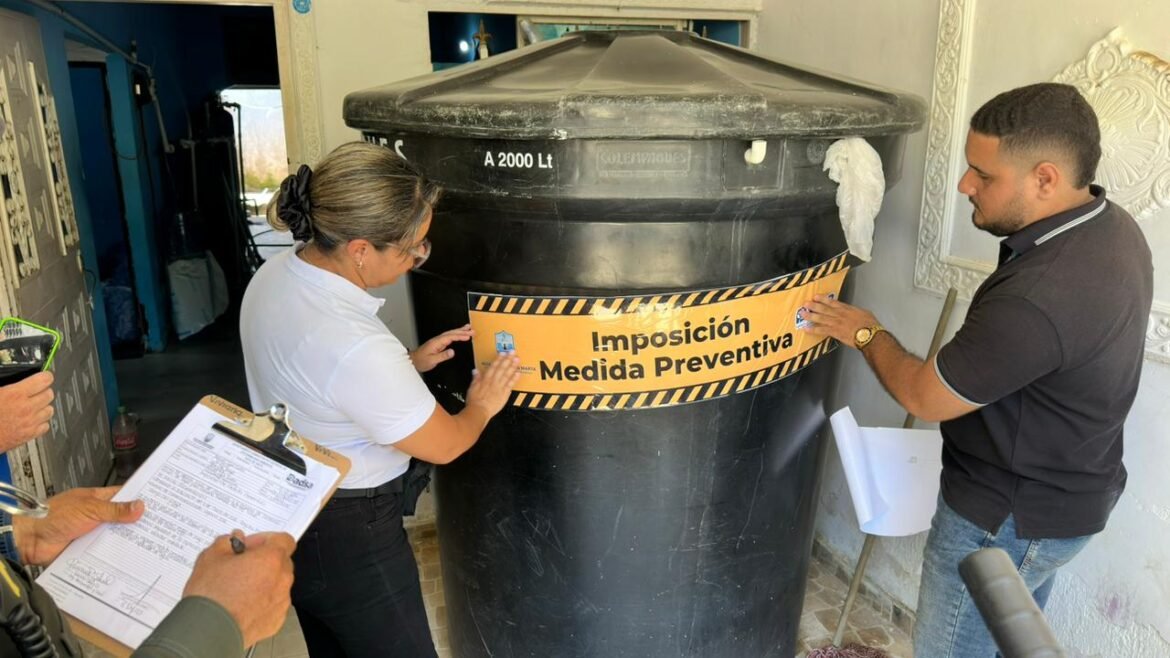 Operativo del Departamento Administrativo Distrital de Sostenibilidad Ambiental permitió el cierre de una empresa que distribuía agua sin permisos ni controles sanitarios en Santa Marta.