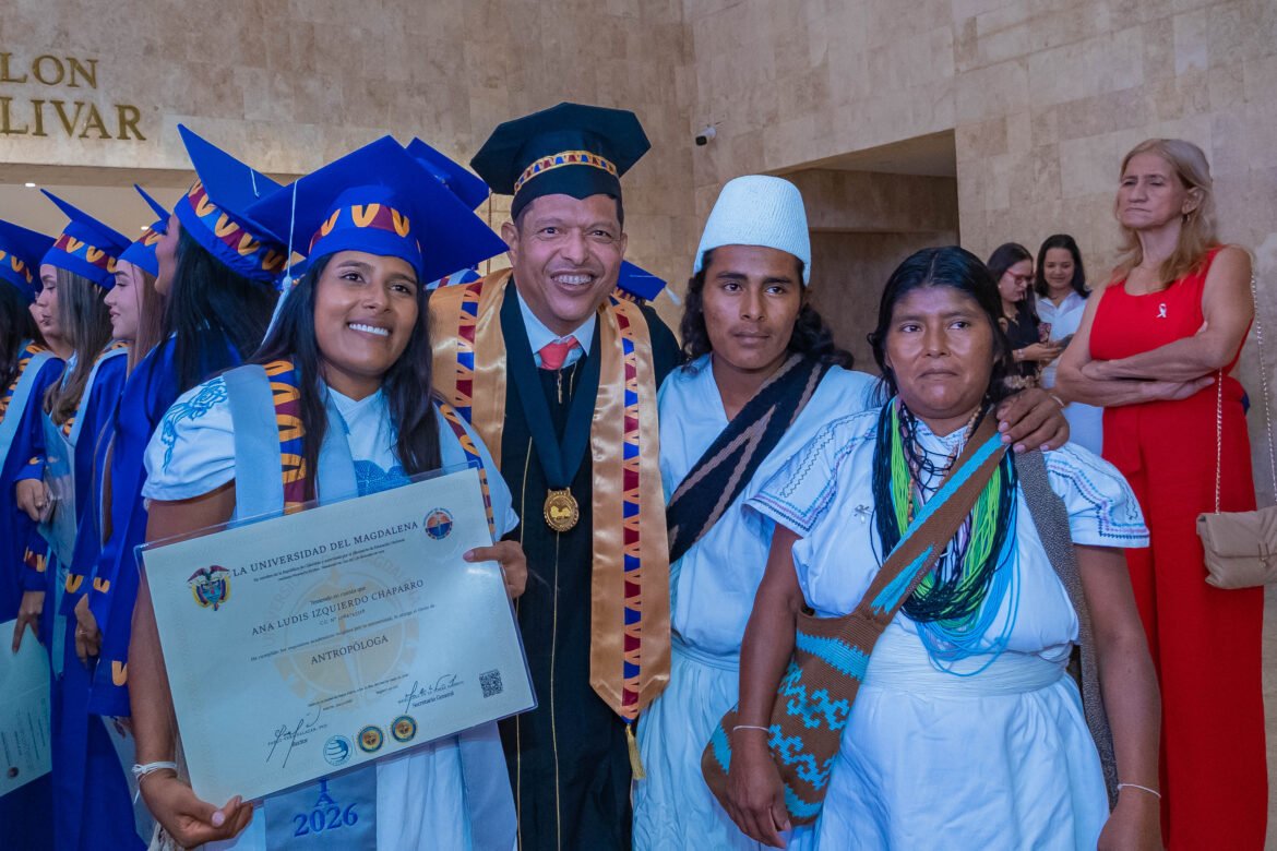 Nuevos profesionales del programa Talento Magdalena recibieron sus títulos en una ceremonia cargada de emoción y reconocimiento al impacto educativo que lidera Unimagdalena en el Departamento.