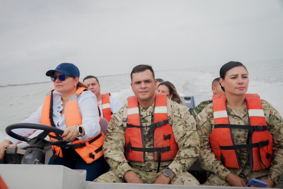 a gobernadora Margarita Guerra inspecciona sectores estratégicos de Puebloviejo en la búsqueda del lote destinado para la futura base militar que busca fortalecer la seguridad en el Magdalena.