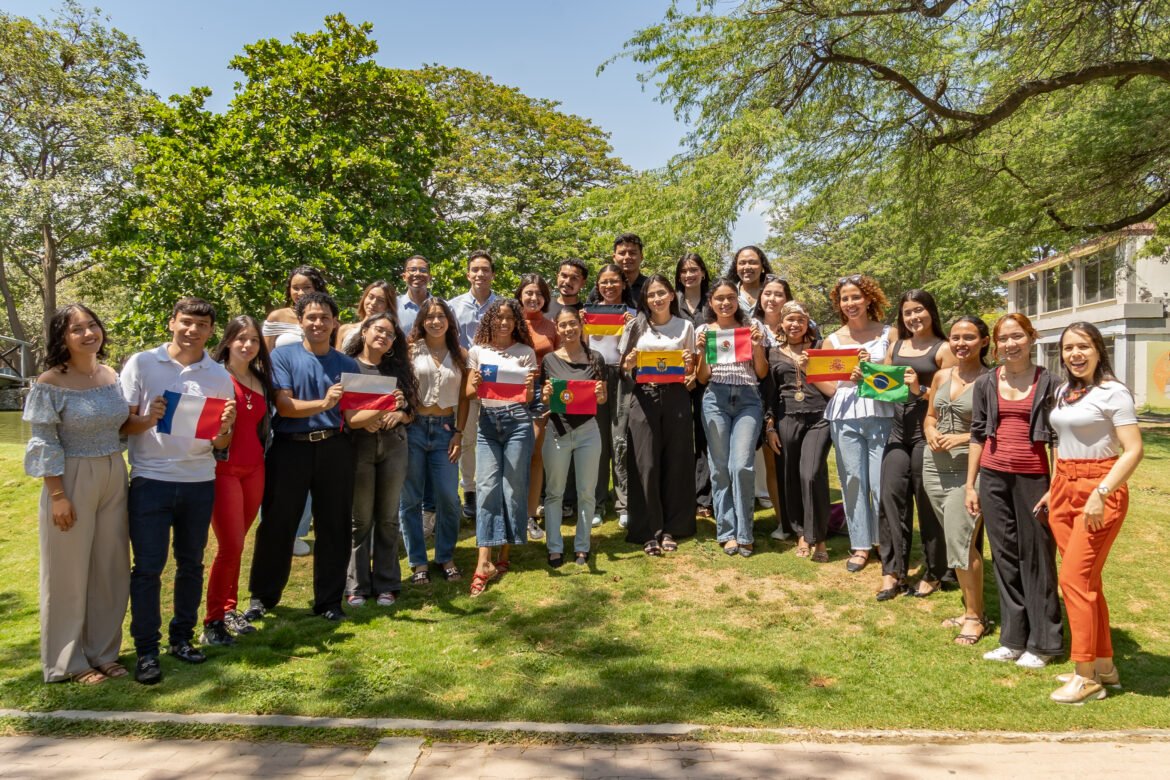 La estrategia, liderada por el rector Pablo Vera Salazar, democratiza el acceso a la educación internacional para los jóvenes del departamento.